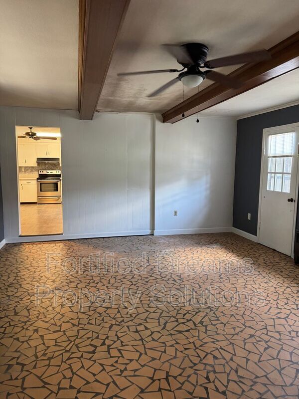 Building Photo - 633 S Greensboro St