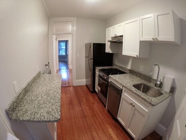 Building Photo - Nicely renovated, pet friendly 1 bed unit ...