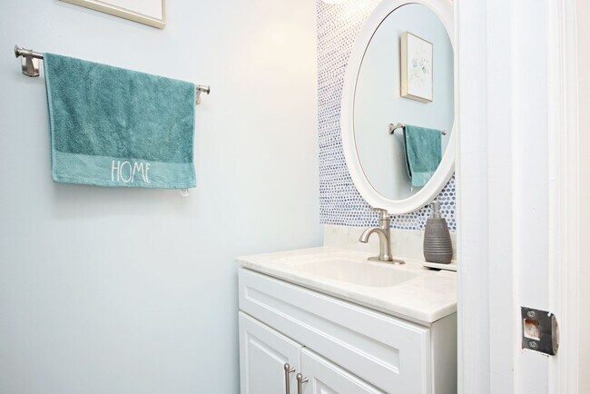 Building Photo - $500 Off 1st Month's Rent! Pet-Friendly End-Unit with Walkable Forest Lakes Lifestyle