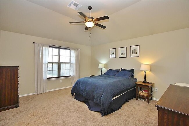 Building Photo - Gorgeous Home in Heritage Oaks with All Ap...
