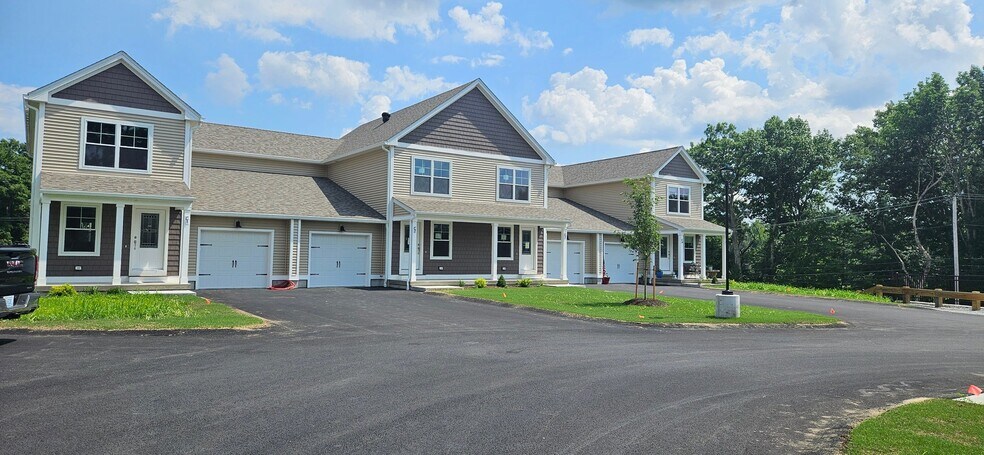 Building Photo - 719 Putnam Pike