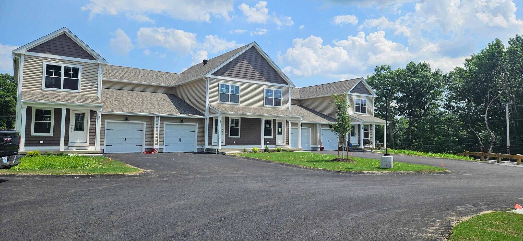 Building Photo - 719 Putnam Pike