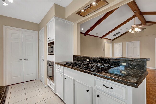 Building Photo - 1710 San Sebastian Ln