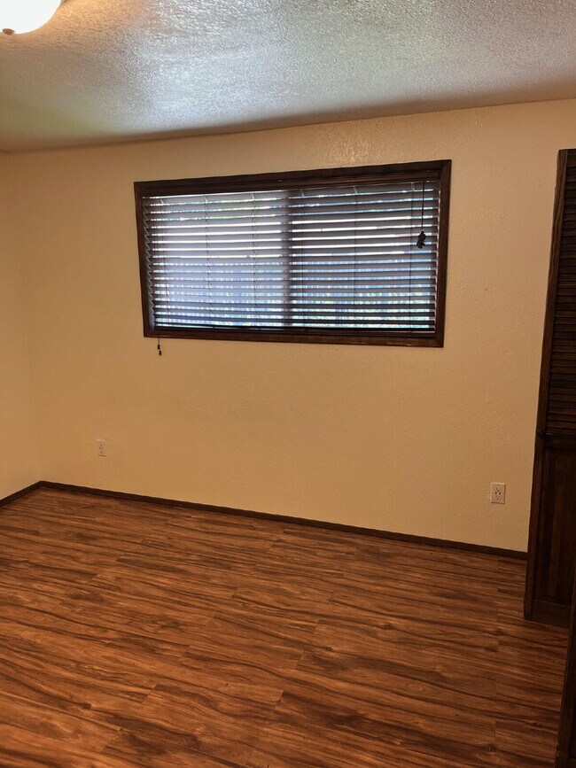 Building Photo - Charming 2-Bedroom Duplex in McMinnville