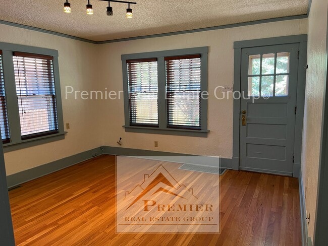 Building Photo - 2021 N El Paso St