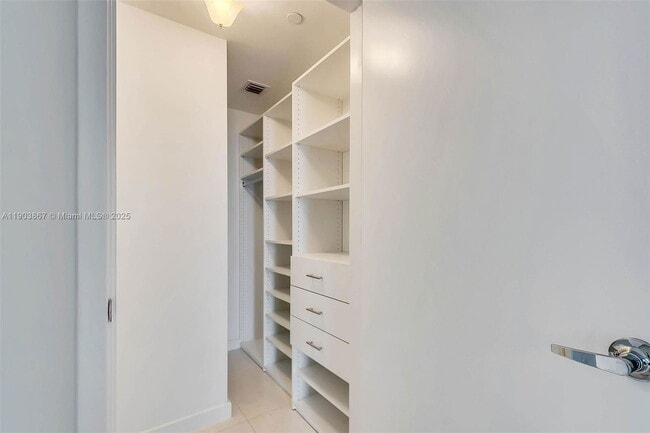 Building Photo - 1010 Brickell Ave