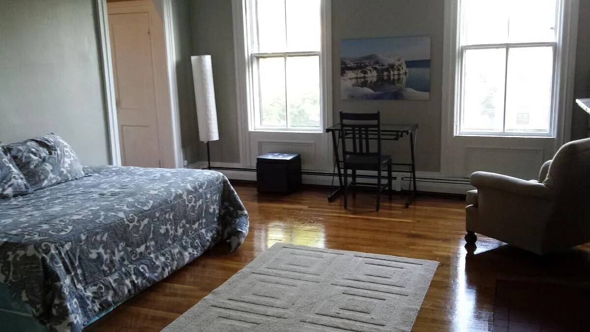 Building Photo - 182 Bowen St