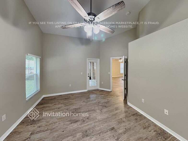 Building Photo - 3155 Lindera Dr