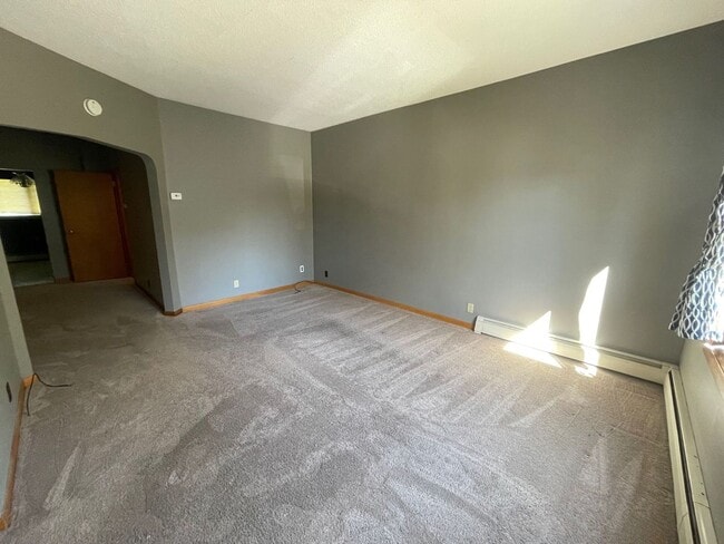 Building Photo - 4 Bedroom Home in Duluth - Available Now!