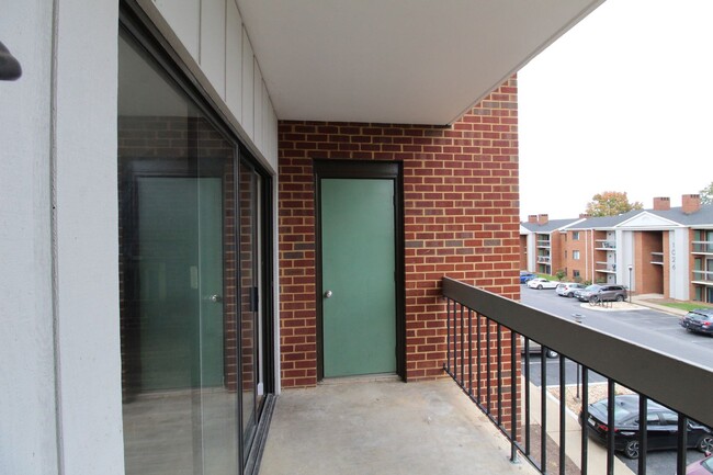 Building Photo - 1018 Blue Ridge Dr