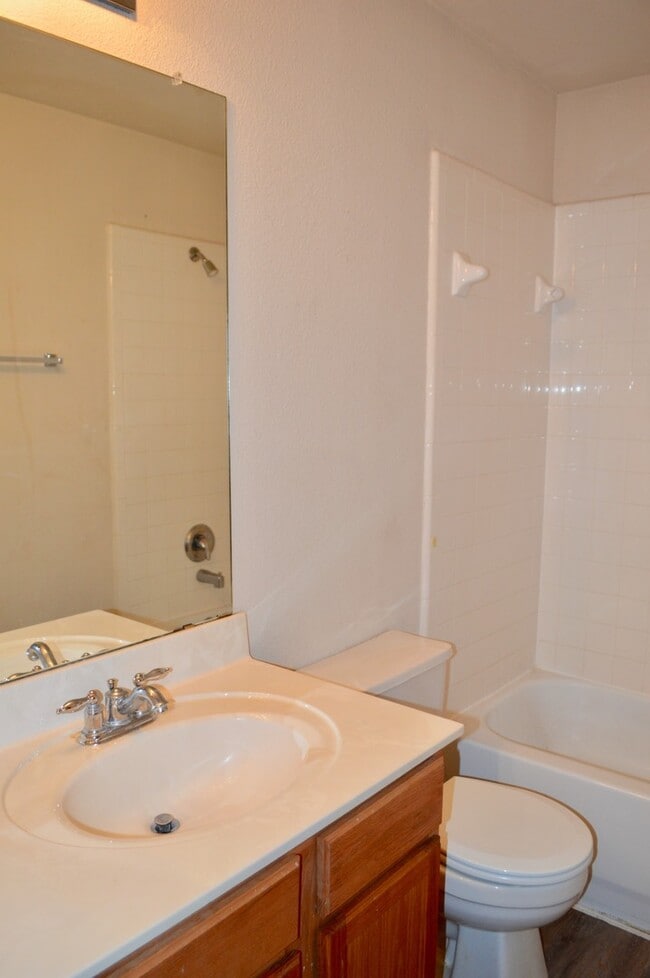 Building Photo - Beautiful 3/2 , located in Arborstone