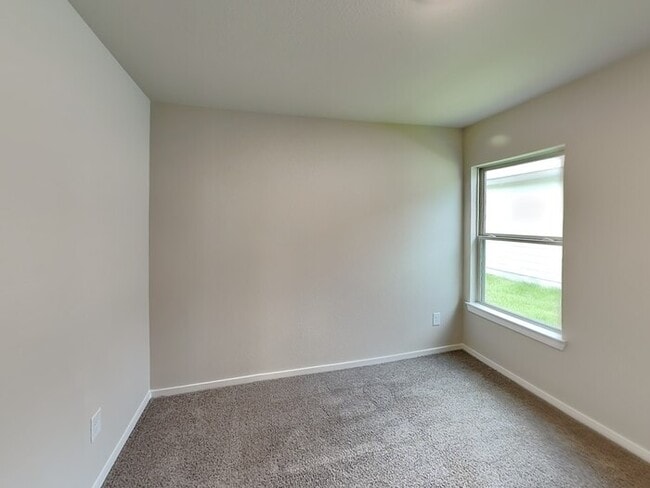 Building Photo - 17331 Roxboro Ln