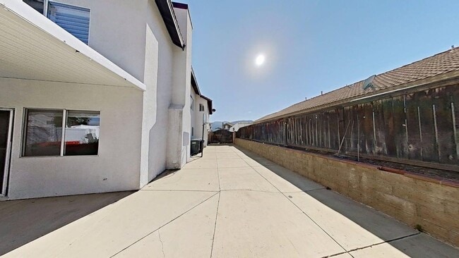 Building Photo - 15108 Ficus St