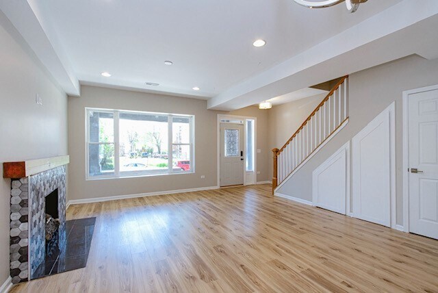 Building Photo - 1516 E 69th Plz