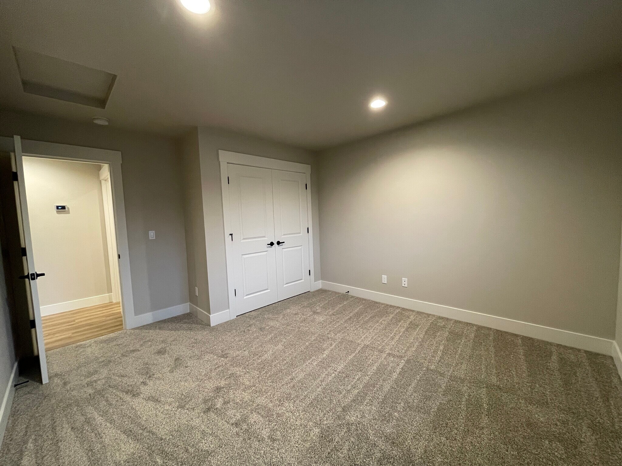 Building Photo - 412 W 1st St