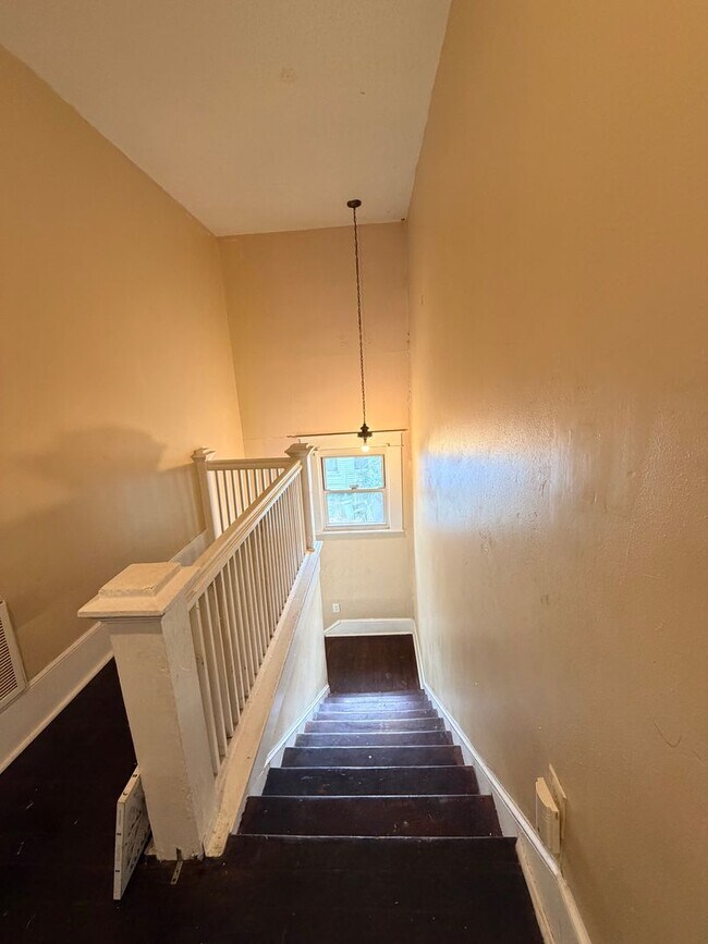 Building Photo - Beautiful 2 Bedroom unit in Highland