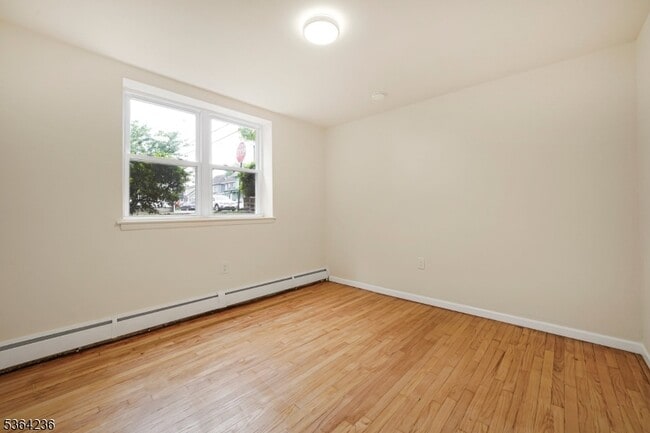 Building Photo - 153 Garden Ave