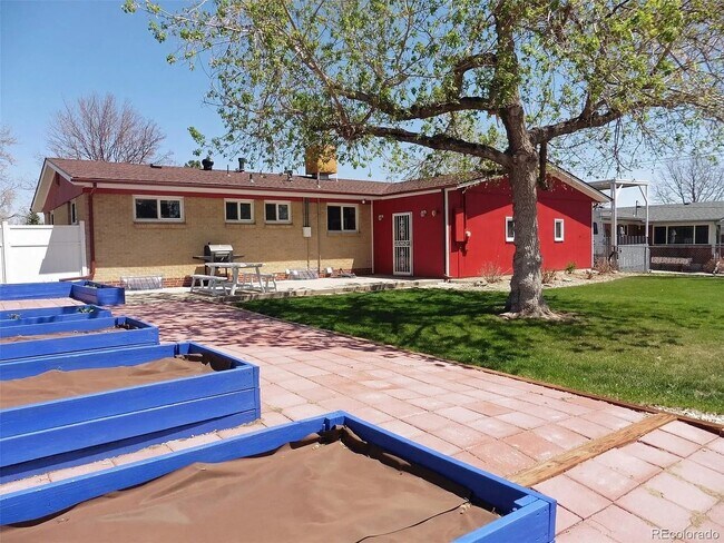 Building Photo - Spacious Littleton Home with Large Fenced Yard & Attached Garage!