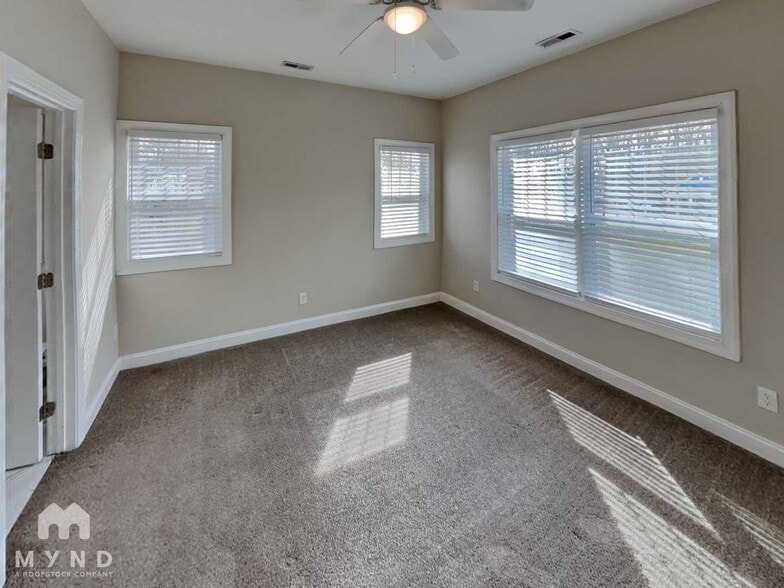 Building Photo - 2112 Middale St