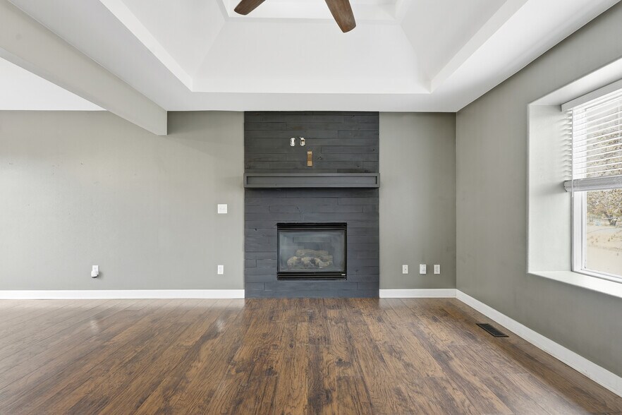 Building Photo - 11516 N Windsor Ave