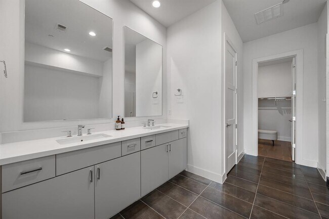 Building Photo - 3810 Berkman Dr