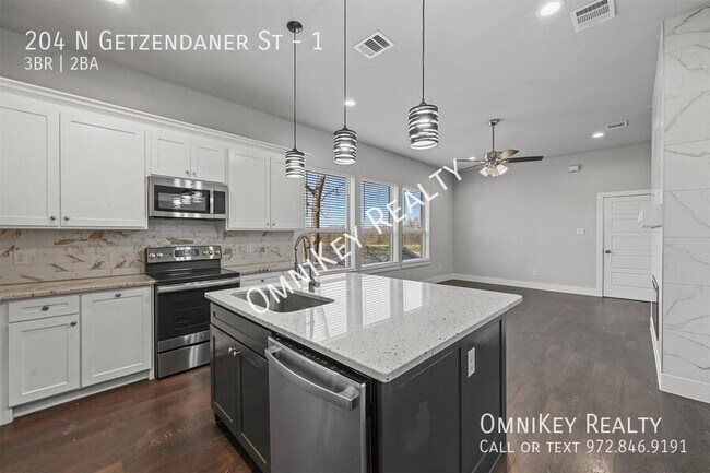 Building Photo - 204 N Getzendaner St