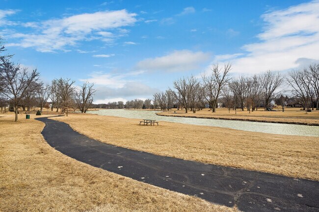 Building Photo - 887 Braintree Ln