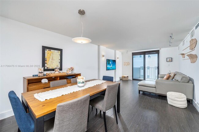 Building Photo - 4301 Collins Ave