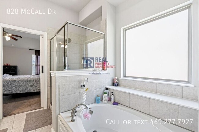 Building Photo - 828 McCall Dr