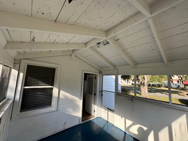 Building Photo - 1601 Columbia Ave