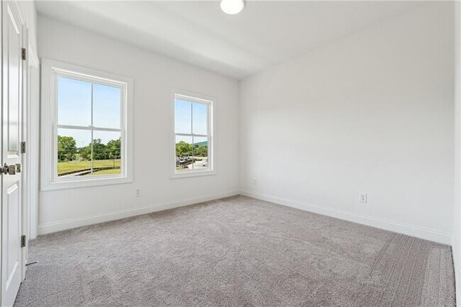 Building Photo - 504 Healy Dr