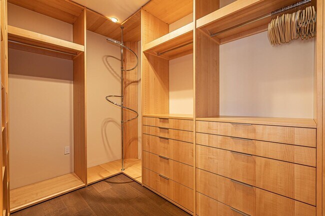 Building Photo - Park Lane 2803