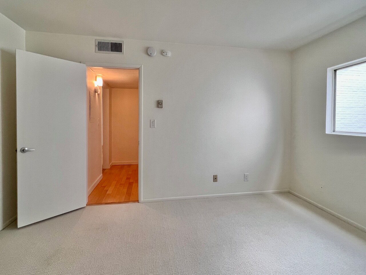 Building Photo - 11639 Chenault St