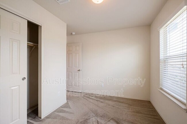 Building Photo - 100 Azurite Dr