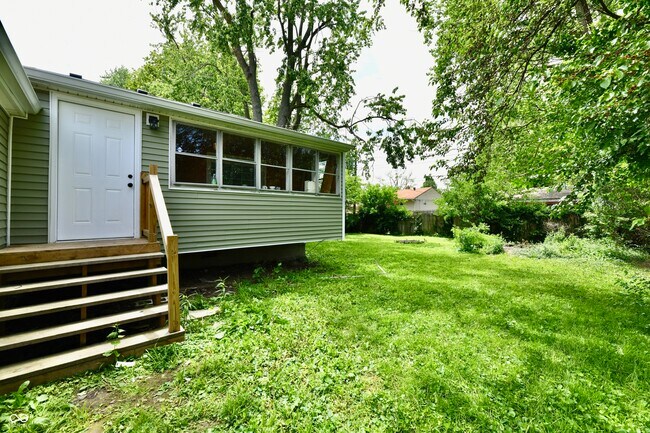 Building Photo - 3550 Eisenhower Dr