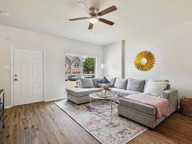 Building Photo - 2305 Homewood Ln