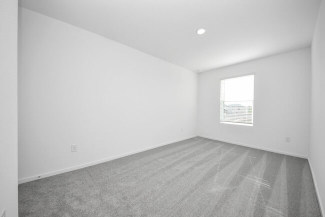 Building Photo - 10410 Birds Nest Dr