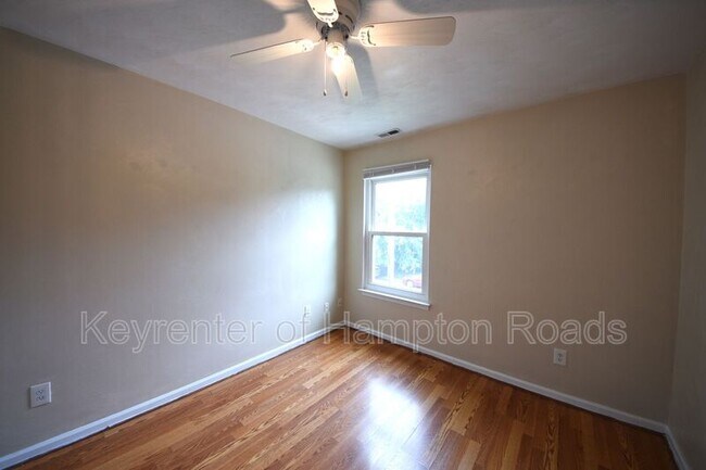 Building Photo - 5321 Bayside Rd