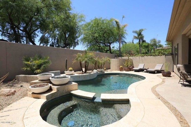 Building Photo - 7371 E Vaquero Dr