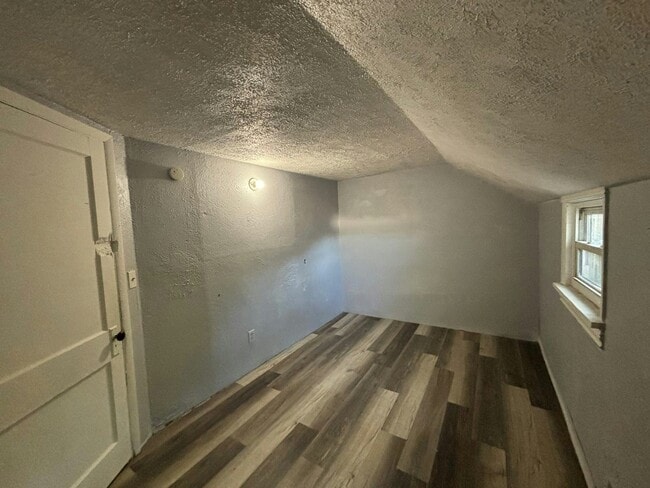 Building Photo - 209 Staunton St