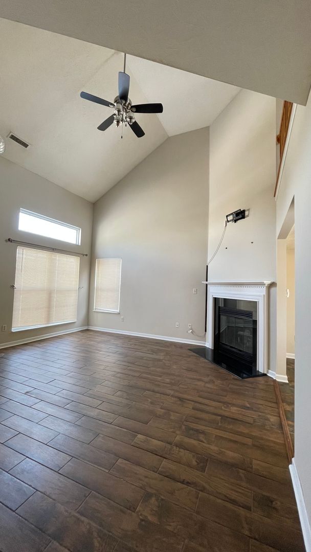 Building Photo - Spacious 2 Story 3 Bedroom 2.5 Bath House with a Large Fenced Backyard