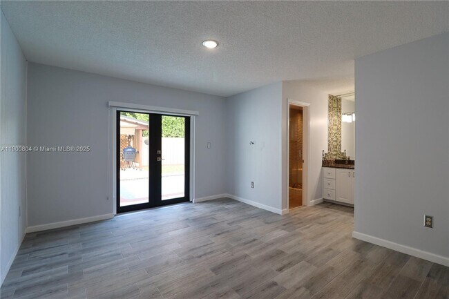 Building Photo - 10615 SW 129th Ct