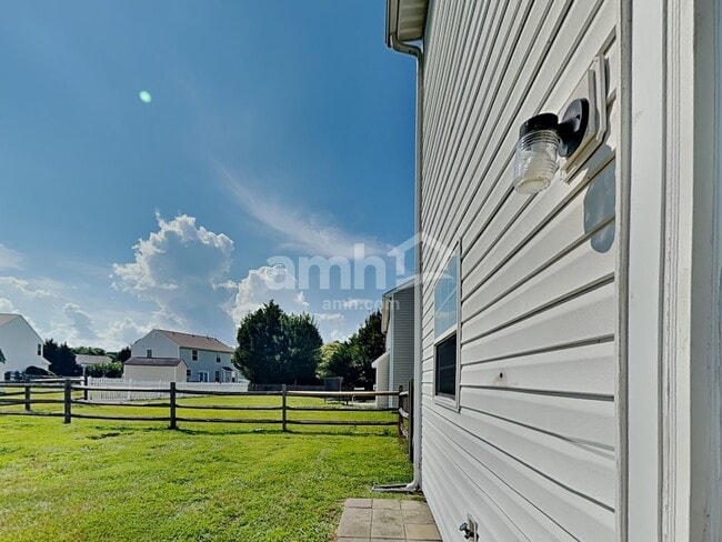 Building Photo - 4513 Sedgewood Ln