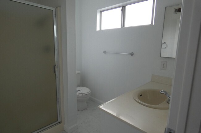 Building Photo - Condo for rent