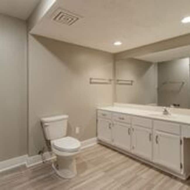 Building Photo - 1510 Woodrail Ave