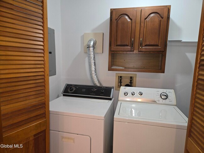 Building Photo - 222 S Ten Broeck St