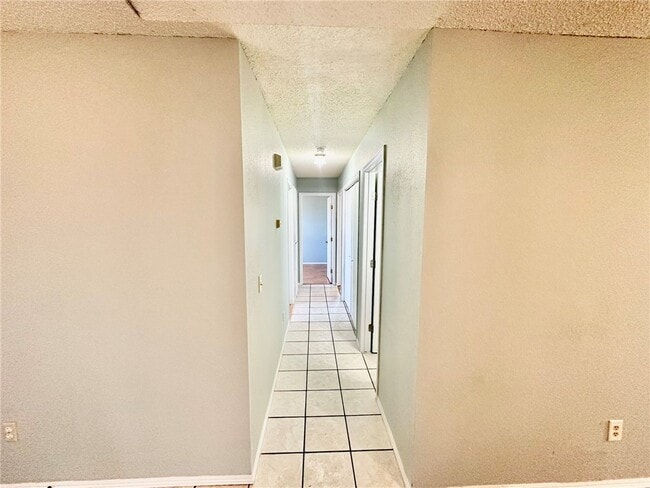 Building Photo - 639 E Hwy 264