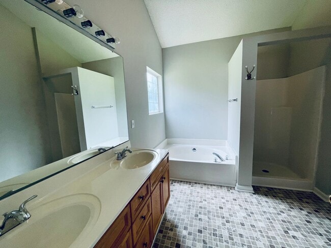 Building Photo - Fenced in Yard AND shed! ADORABLE 3 Bedroom Home with Garage - GREAT Conway location!