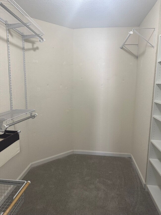 Building Photo - Ingleside