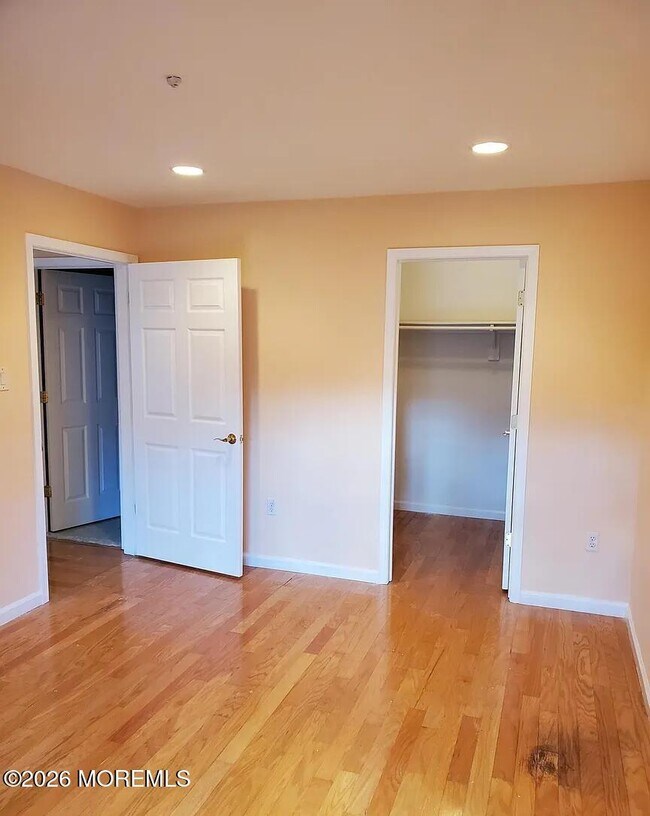 Building Photo - 82 Amberly Dr
